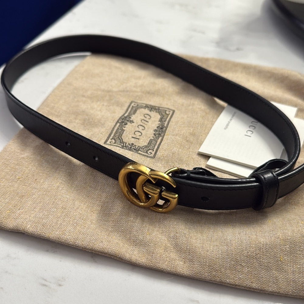 Gucci Black and Gold Designer Belt with Iconic Logo - Picture 2 of 4